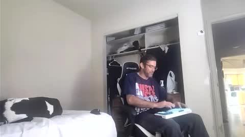 Snapshot of dbfroge chatting on October 28, 10:07 am dbfroge online show from October 28, 10:07 am