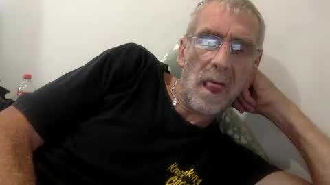 deanofflove221000 online show from April 4, 2:30 am