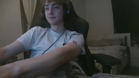 Dean online show from February 17, 9:57 pm