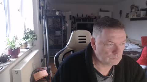 deinprinz2312 online show from January 1, 8:24 am