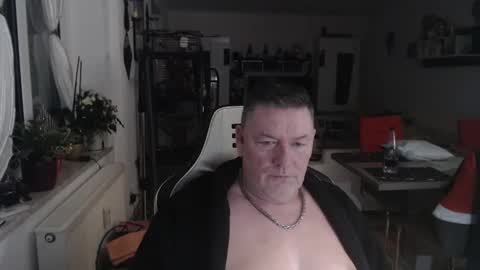 deinprinz2312 online show from January 2, 3:58 am