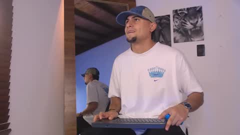 Snapshot of deivy_gram chatting on December 16, 9:41 pm  DEIVY  online show from December 16, 9:41 pm