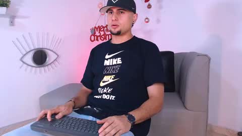 Snapshot of deivy_gram chatting on December 22, 12:17 am  DEIVY  online show from December 22, 12:17 am