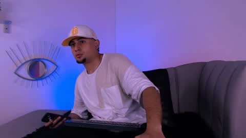 Snapshot of deivy_gram chatting on February 11, 3:18 am  DEIVY  online show from February 11, 3:18 am