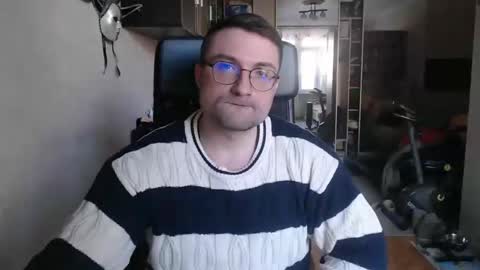 Snapshot of den_lover1 chatting on February 27, 9:11 am Den online show from February 27, 9:11 am