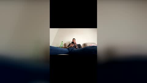 denis19872 online show from April 4, 11:18 am