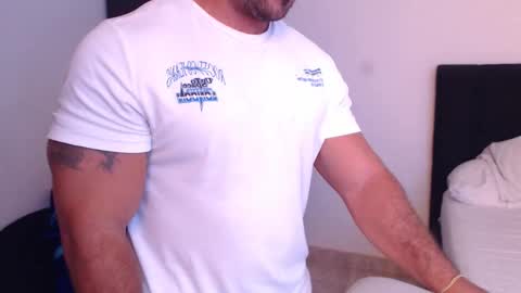 Derek online show from November 3, 9:05 pm