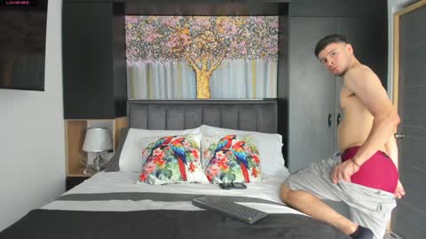 Snapshot of derek_hussain chatting on January 14, 7:32 pm Derek Hussain online show from January 14, 7:32 pm