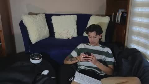 Derek online show from December 18, 10:06 pm