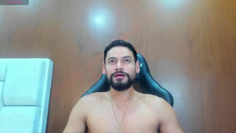 Snapshot of derrybigger_cm chatting on October 17, 10:25 pm DerryBigger CM online show from October 17, 10:25 pm