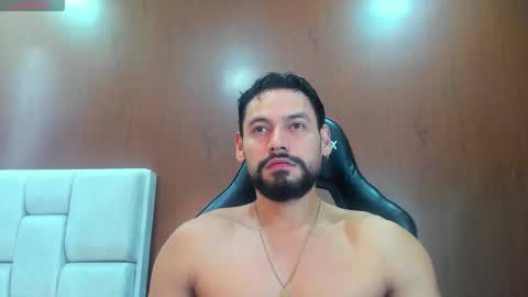 Snapshot of derrybigger_cm chatting on October 28, 8:33 pm DerryBigger CM online show from October 28, 8:33 pm