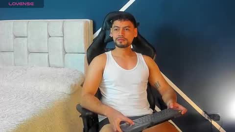 Snapshot of derrybigger_cm chatting on March 7, 2:12 pm DerryBigger CM online show from March 7, 2:12 pm