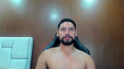 Snapshot of derrybigger_cm chatting on October 2, 1:59 pm DerryBigger CM online show from October 2, 1:59 pm