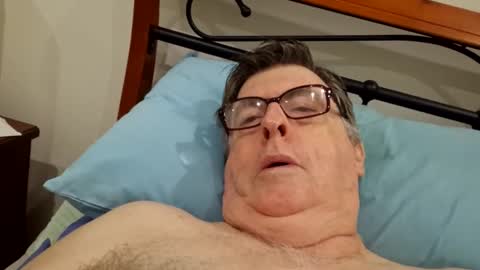 Desmon1958 online show from April 9, 8:37 pm