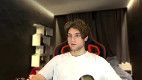 devilnut1 online show from November 9, 5:22 am