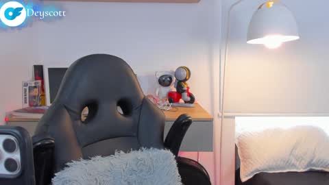 JULIAN online show from January 18, 6:53 pm