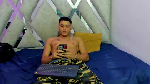 Deyvis Taylor7 online show from December 17, 1:50 am