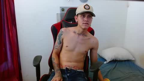 Snapshot of dick_monster23cm chatting on February 6, 4:36 pm dick_monster23cm online show from February 6, 4:36 pm