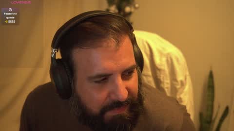 Snapshot of dicristalino chatting on December 8, 2:28 am Cristian Dipolino online show from December 8, 2:28 am