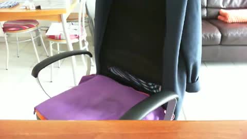 didonc from france..... online show from February 24, 10:16 am