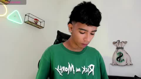 dikey_18 online show from February 9, 8:34 pm