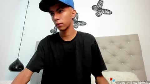 dikey_18 online show from January 12, 8:14 pm