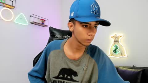 dikey_18 online show from March 10, 8:23 pm