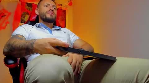 Snapshot of dimitri_master chatting on October 24, 8:32 pm Angel Dimitri online show from October 24, 8:32 pm