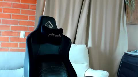 dimitricaruso online show from June 20, 6:02 pm