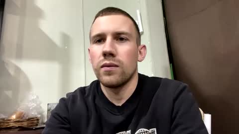 D  V  online show from January 4, 8:05 pm