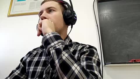 D  V  online show from January 22, 11:01 am