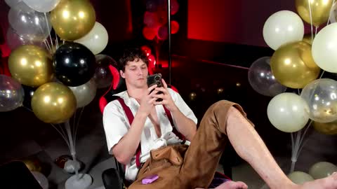 Snapshot of dirty_boss chatting on October 3, 4:23 pm dirty_boss online show from October 3, 4:23 pm