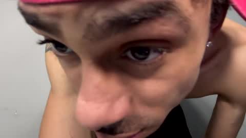 Snapshot of dixkzilla chatting on March 10, 2:39 am dixkzilla online show from March 10, 2:39 am