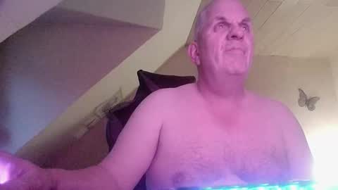 Snapshot of doggy2629 chatting on October 23, 4:21 pm doggy2629 online show from October 23, 4:21 pm