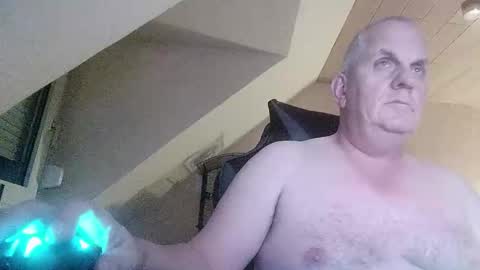 Snapshot of doggy2629 chatting on October 21, 8:34 pm doggy2629 online show from October 21, 8:34 pm