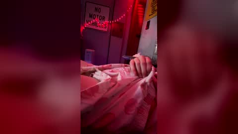 dom18888 online show from March 29, 6:52 pm