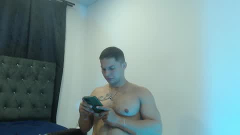 Domimick Crawford online show from December 3, 2:34 am