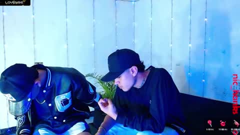 Snapshot of dominic_hanks chatting on March 11, 4:21 am DOMINIC AND ANDREW online show from March 11, 4:21 am