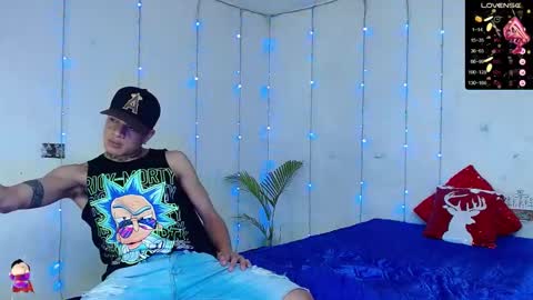 Snapshot of dominic_hanks chatting on December 19, 4:46 pm DOMINIC AND ANDREW online show from December 19, 4:46 pm