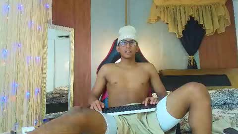 dominic_smith_ online show from June 19, 2:17 am