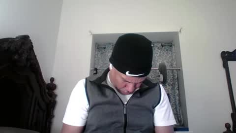 luis online show from April 1, 7:11 pm