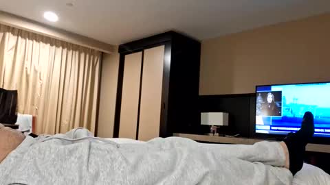 donwyan4 online show from December 17, 9:05 am