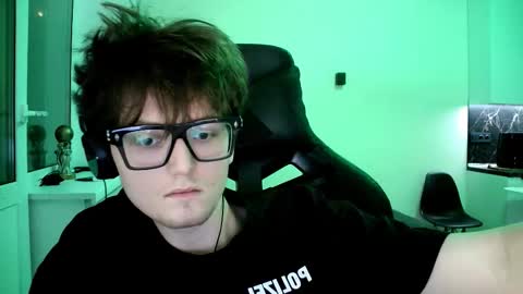 Snapshot of dopeboy277 chatting on October 31, 7:06 pm dopeboy277 online show from October 31, 7:06 pm