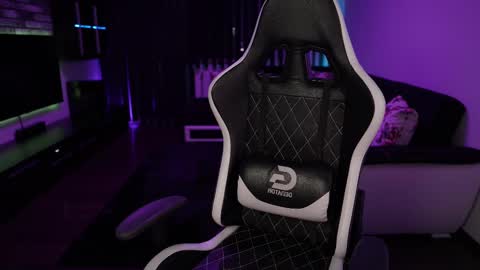 Dorian Reyes online show from February 25, 10:18 pm