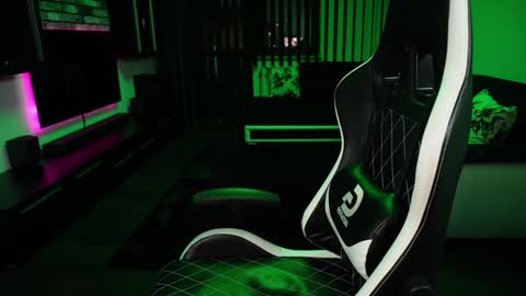 Dorian Reyes online show from December 9, 2:13 am