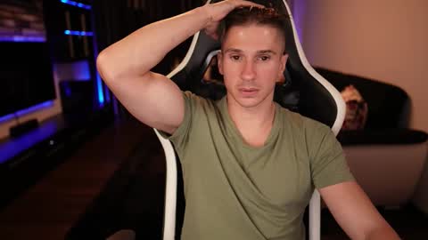 Dorian Reyes online show from September 18, 11:51 pm