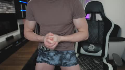 Dorian Reyes online show from December 19, 11:56 pm