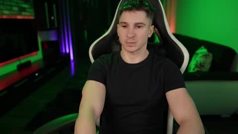 Dorian Reyes online show from February 14, 12:19 am