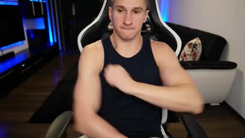 Dorian Reyes online show from September 22, 12:00 am