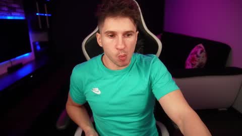 Dorian Reyes online show from January 3, 9:36 pm